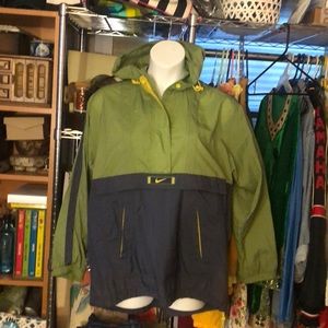 Nike vintage windbreaker size L